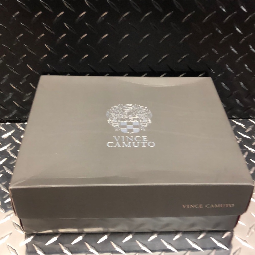 Vince Camuto lady’s high heels - Picture 6 of 8